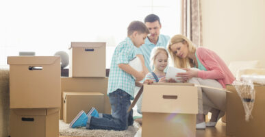 ילדים אורזים לרילוקיישן