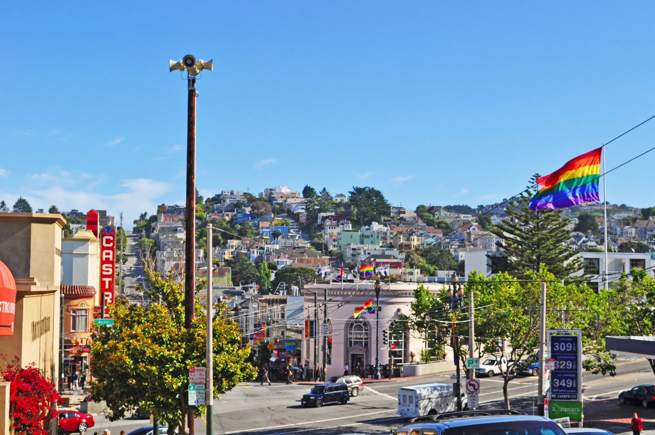 נוף סן פרנסיסקו עם דגל גאווה 
